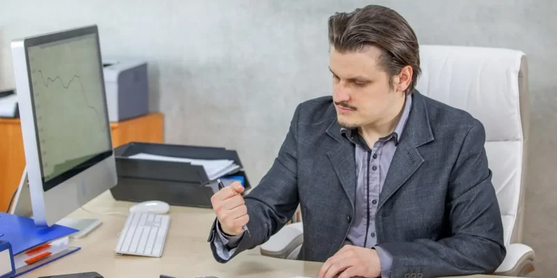 Faktoring dla firm: Jak poprawić płynność finansową swojego biznesu