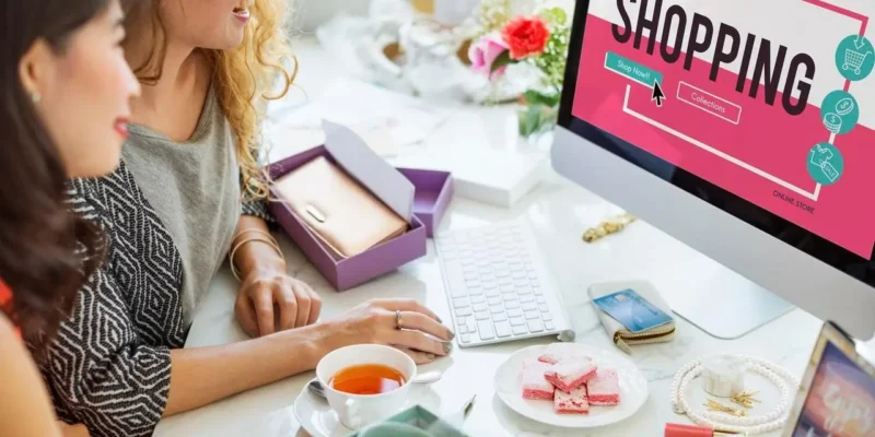 Porównanie platform e-commerce dla importerów: WooCommerce vs Shopify w 2026